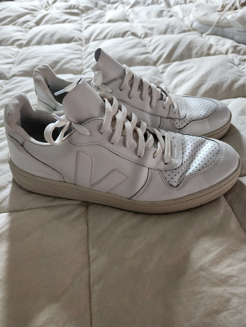 Mens Veja White Leather Low-Top Sneakers with Off-White Sole Size 9